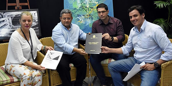 Coordenadores da TV Câmara de Ribeirão Preto entregam Projeto de Reestruturação da Comunicação